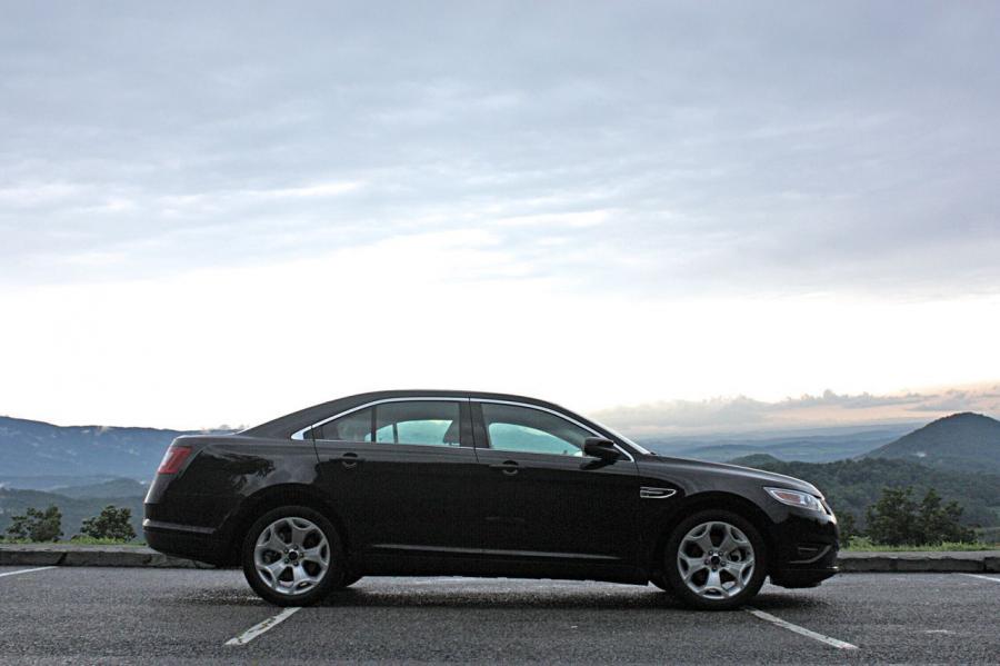  Ford Taurus 2010 года  (фото 12 из 161)